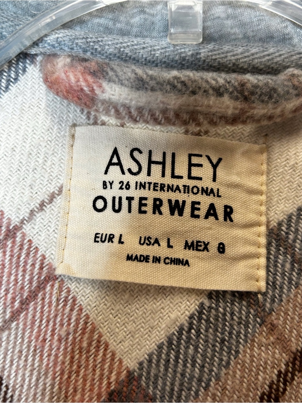 Label indicates outerwear - Picture 2 of 6